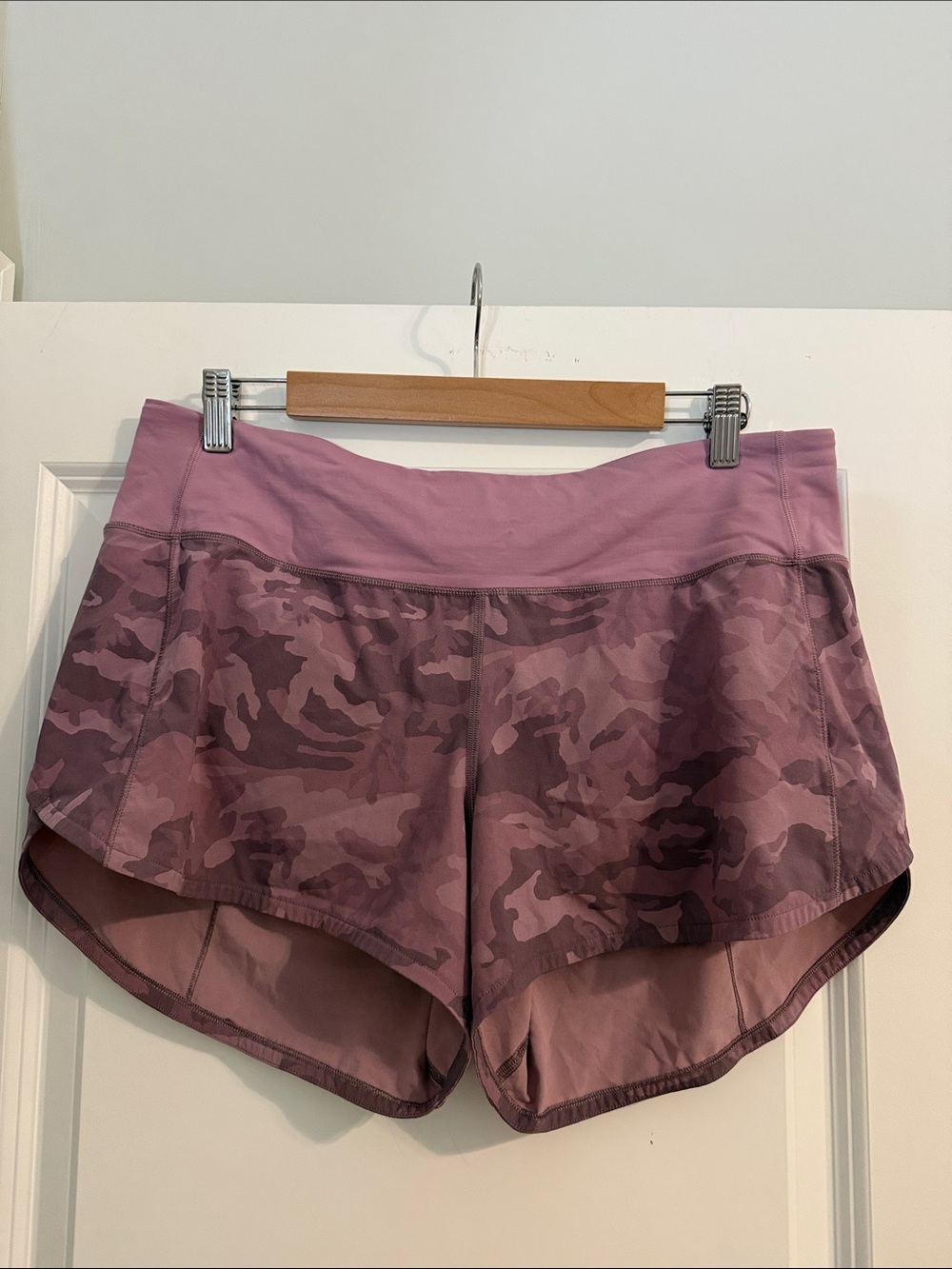 LULU LEMON Women's TALL Mauve Camouflage Running Shorts